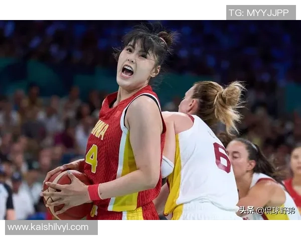 WNBA梦想队与自由队的激烈对决展现女篮魅力与竞争精神